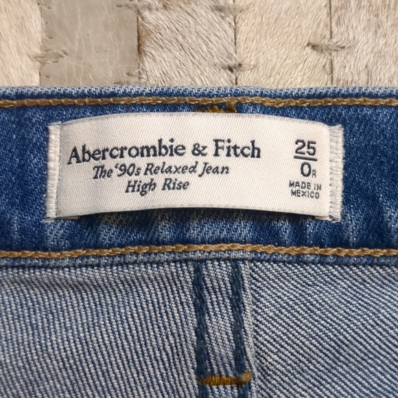 Abercrombie & Fitch Women's Size 25 The '90s Relaxed High Rise Medium Wash Jeans - Picture 4 of 12